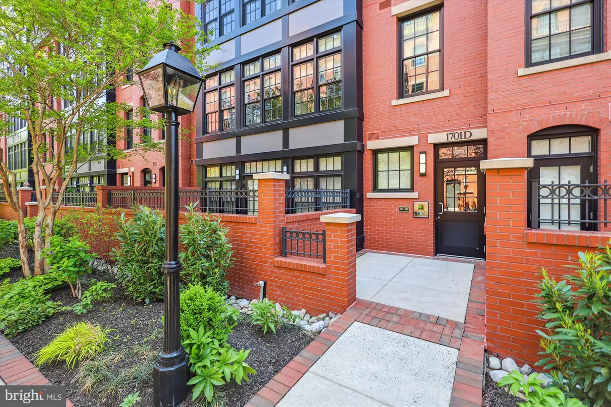Washington Metro Area Real Estate | View 1701 16th Street N Unit# 345 | 2 Beds, 2 Baths
