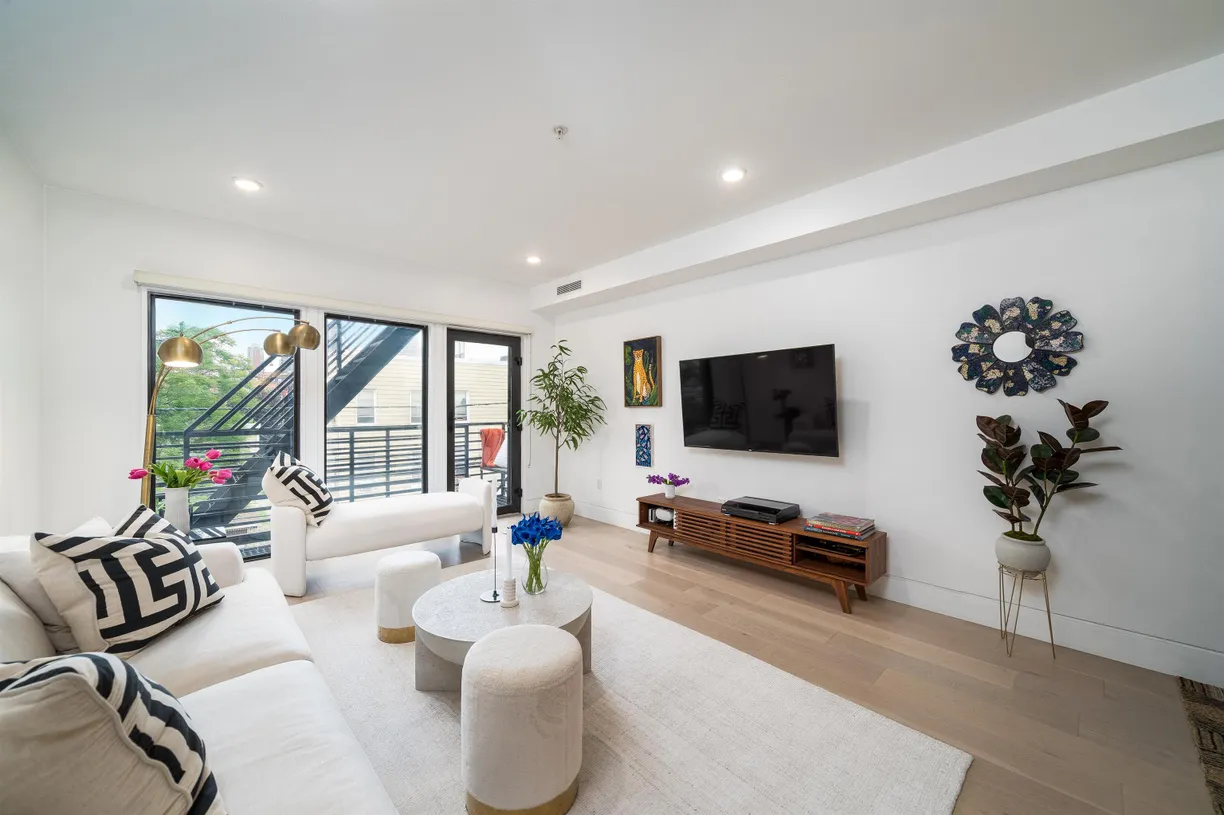 Jersey City/Hoboken Real Estate | View 415 Monmouth St Unit# 3 | room 1