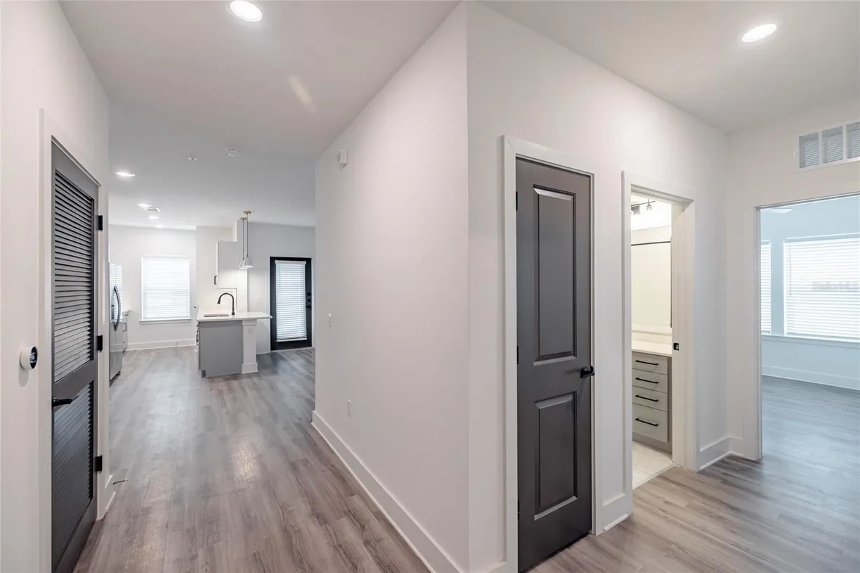 Sarasota/St. Petersburg Real Estate | View 1420 Lakefront Drive #6111 | room 2