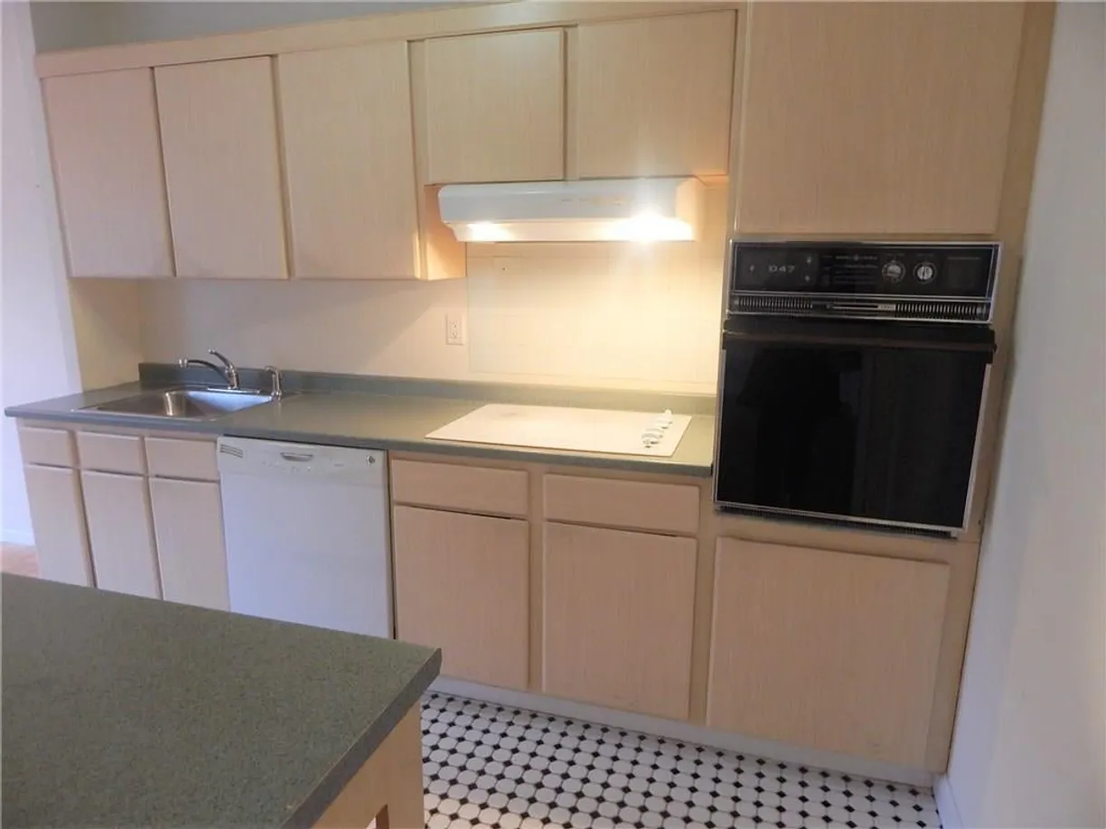 Westchester Real Estate | View 412 Benedict Avenue #5J | room 2