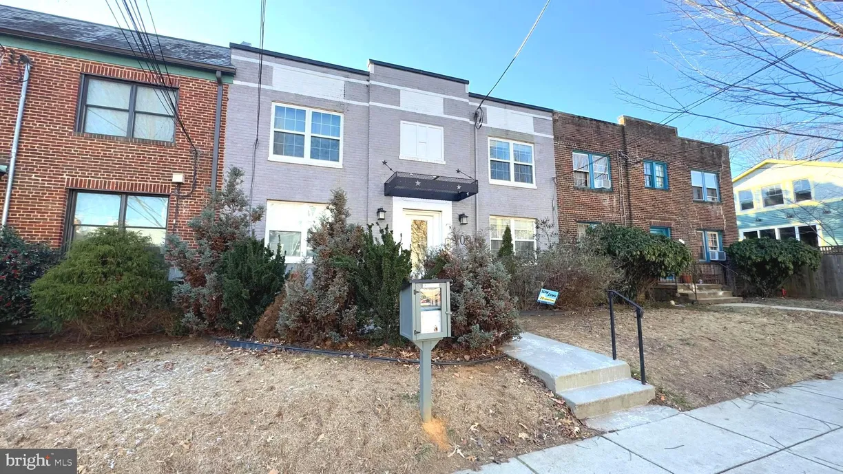 Washington Metro Area Real Estate | View 709 Jackson Street NE Unit# 1 | 2 Beds, 2 Baths