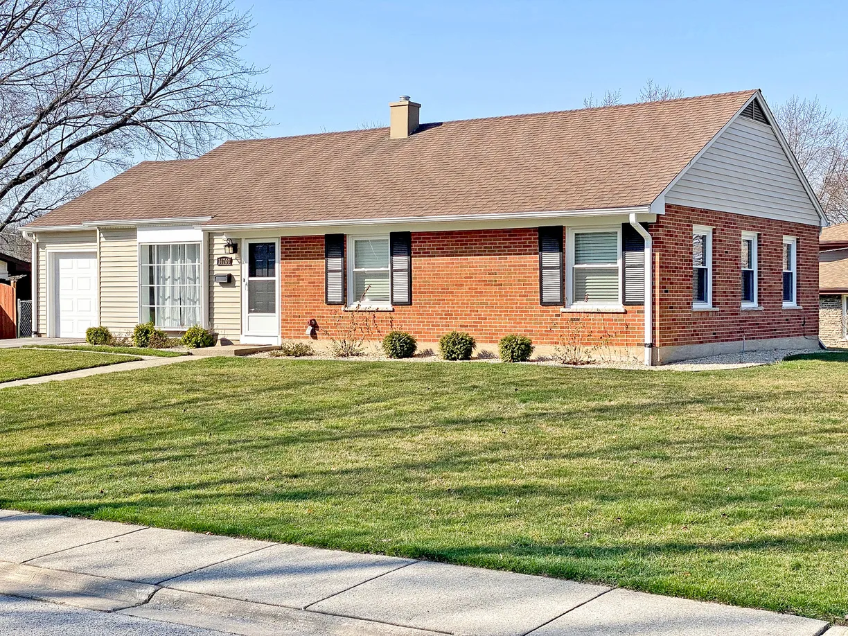 Chicago Real Estate | View 14700 Holly | 3 Beds, 2 Baths