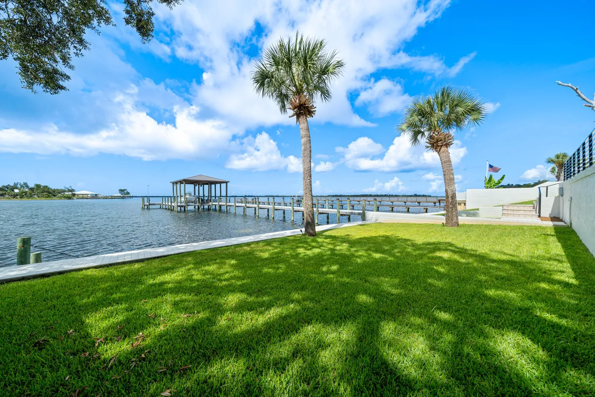 Northwest Florida Real Estate | View 1212 E Park Street | 3 Beds, 4 Baths