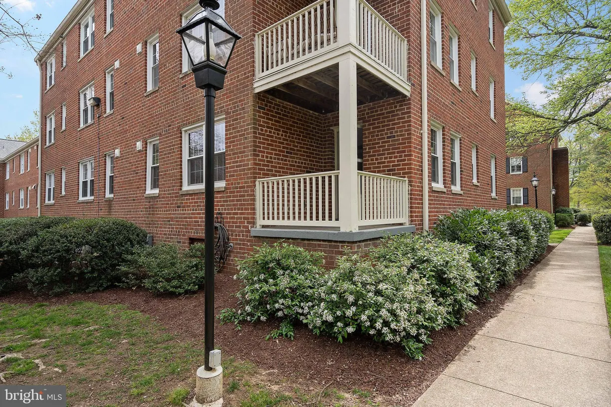 Washington Metro Area Real Estate | View 6711 W Wakefield Drive Unit# A1 | room 2