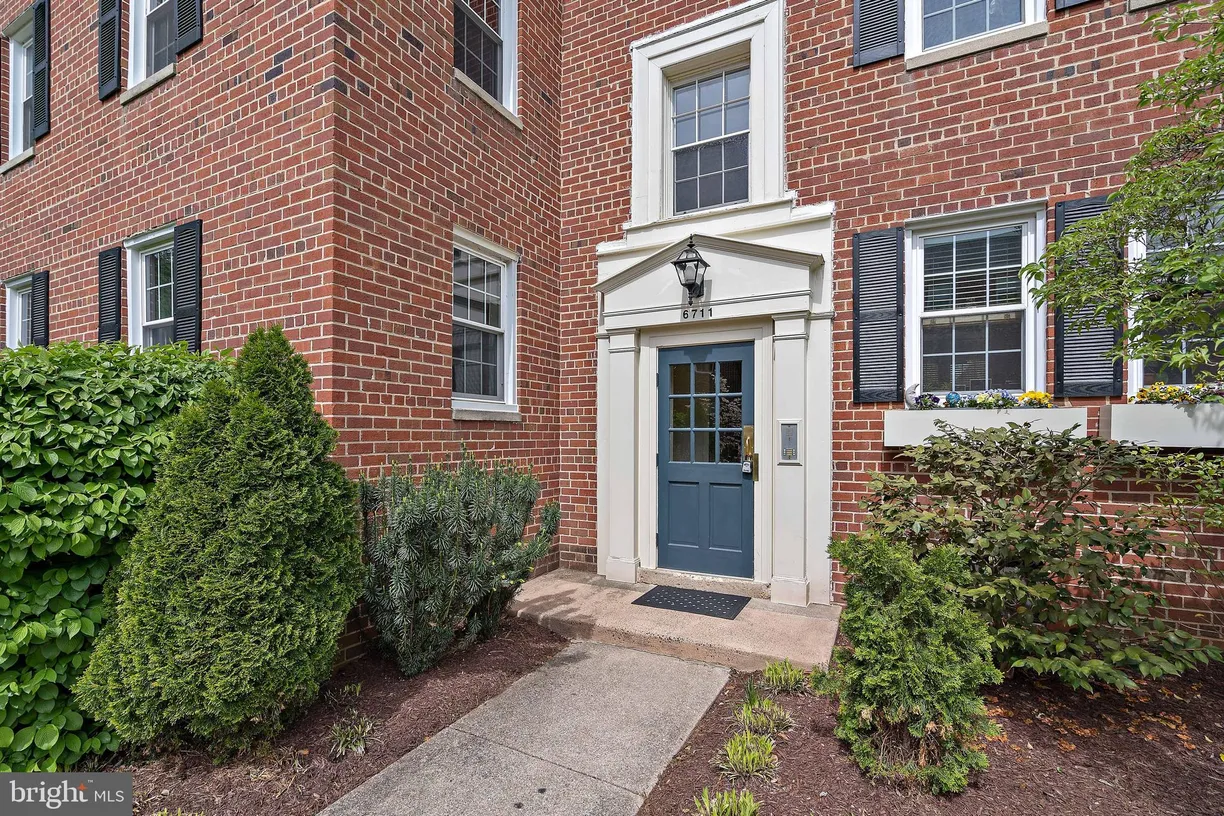 Washington Metro Area Real Estate | View 6711 W Wakefield Drive Unit# A1 | room 1