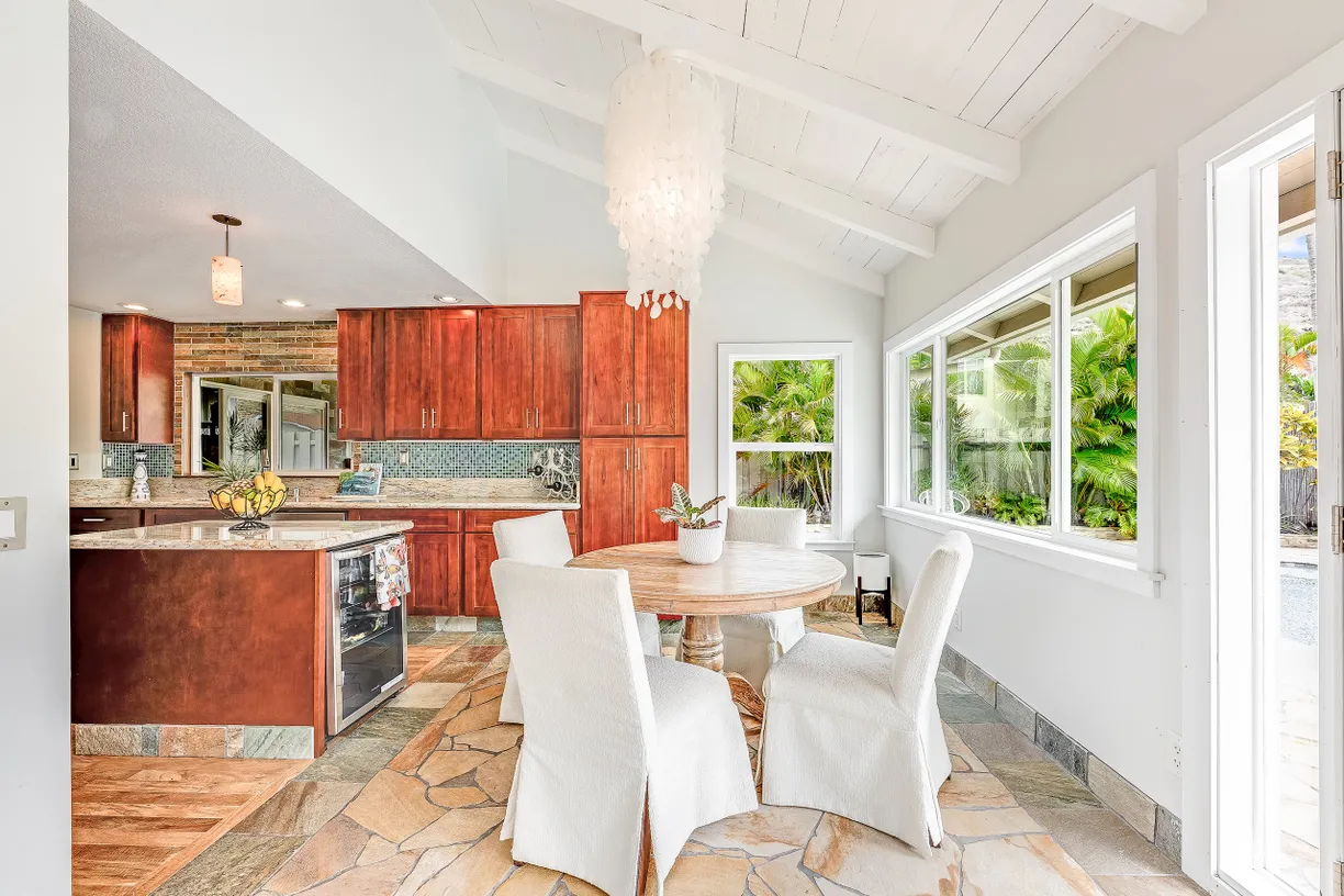 Hawaii Real Estate | View Honolulu, HI | room 1