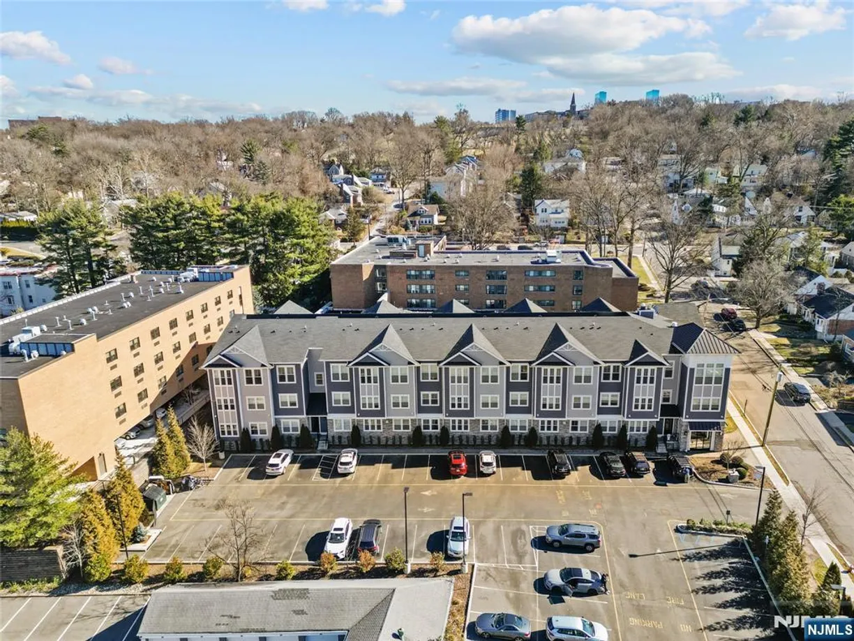 Bergen County Real Estate | View 313 Woodland Place 208 | 2 Beds, 2 Baths