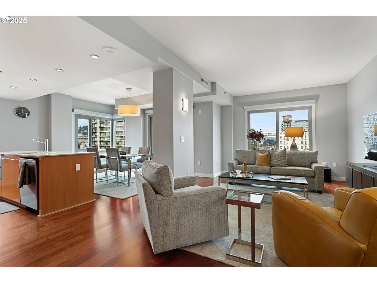 Portland, OR Real Estate | View 1310 NW Naito Pkwy #707A | room 2