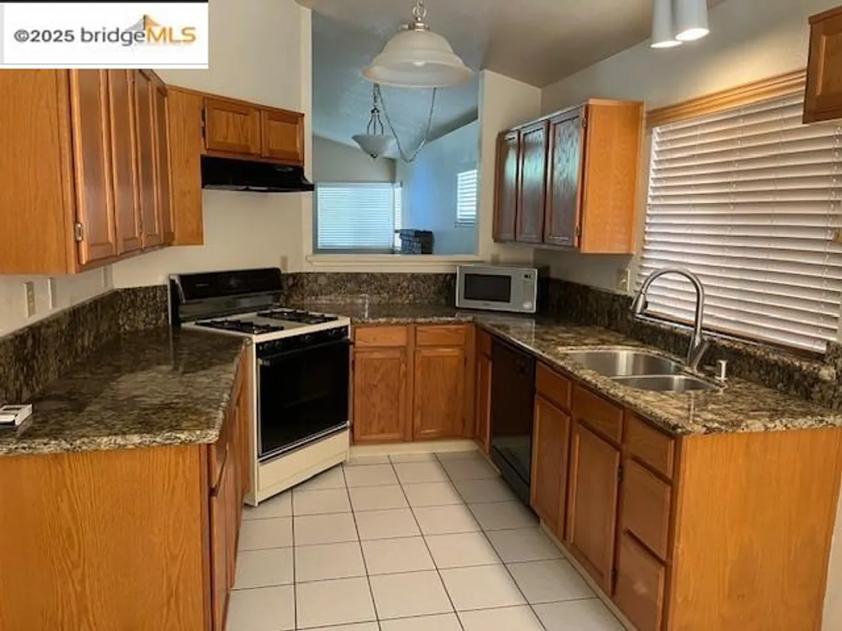 Northern California Real Estate | View 320 W Ruby St | room 1