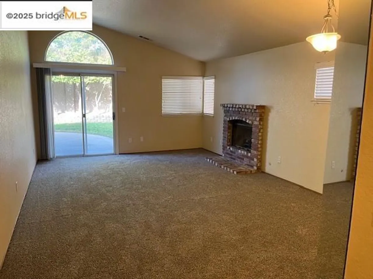 Northern California Real Estate | View 320 W Ruby St | room 2