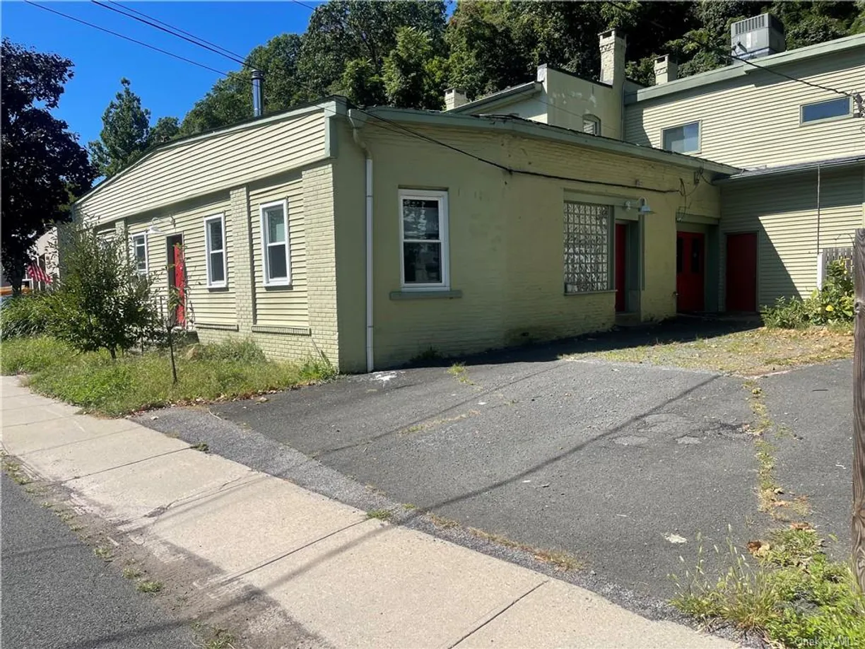 Rockland/Orange/NJ Real Estate | View 302 Piermont Avenue | 2