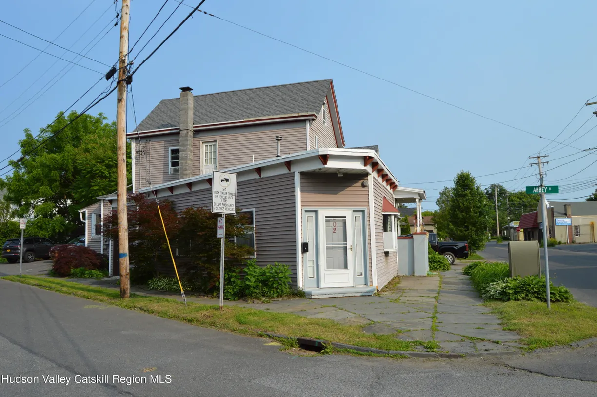 Hudson Valley Real Estate | View 202 Foxhall Avenue Avenue | 1 Bed, 1 Bath
