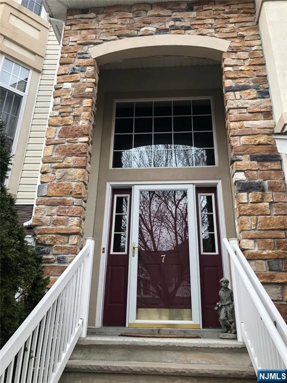 Bergen County Real Estate | View 7 Cobblestone Court | 2 Beds, 2 Baths