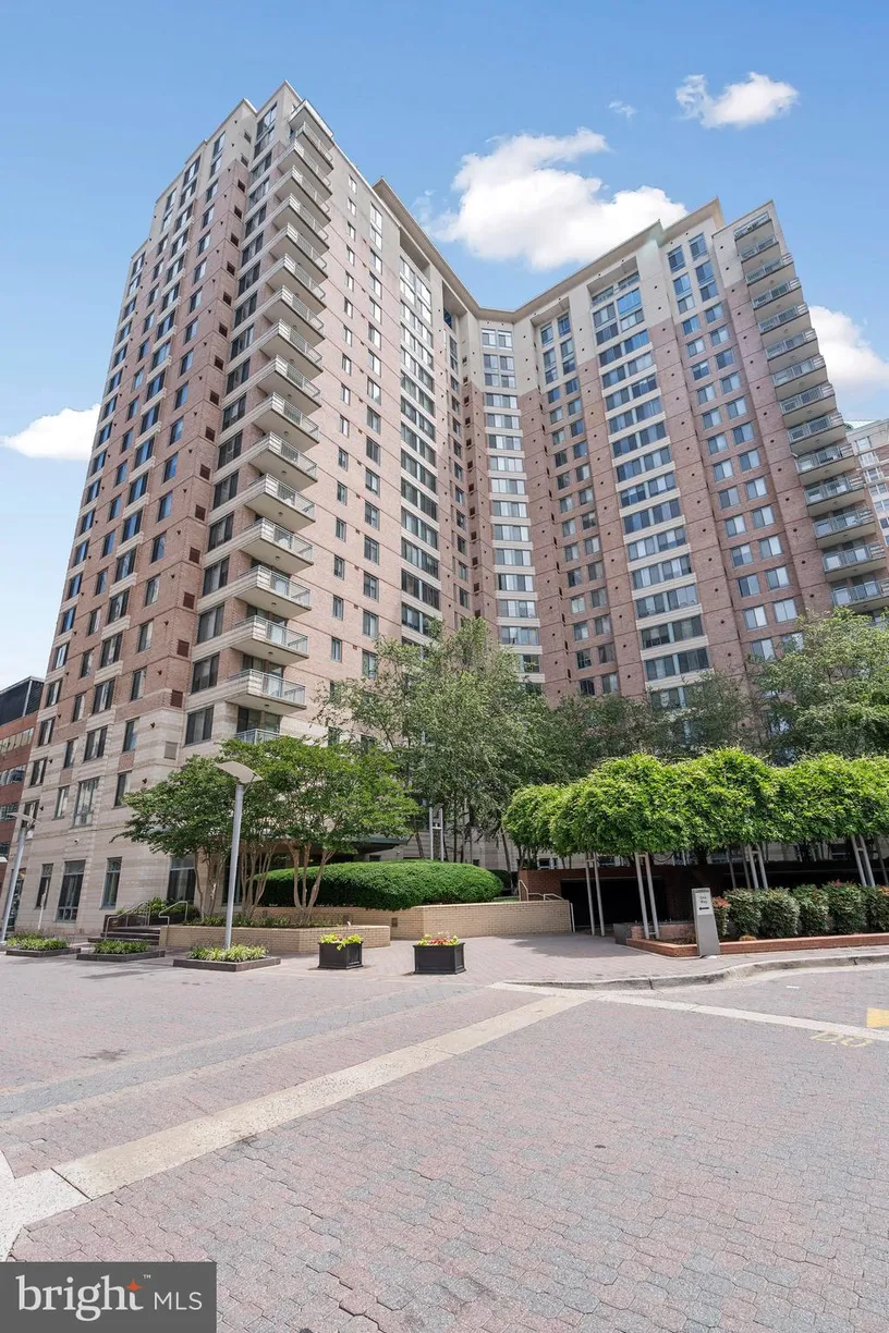 Washington Metro Area Real Estate | View 851 N Glebe Road Unit# 1304 | 2 Beds, 2 Baths