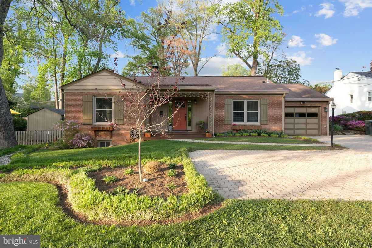 Washington Metro Area Real Estate | View 4871 Old Dominion Drive | 4 Beds, 3 Baths