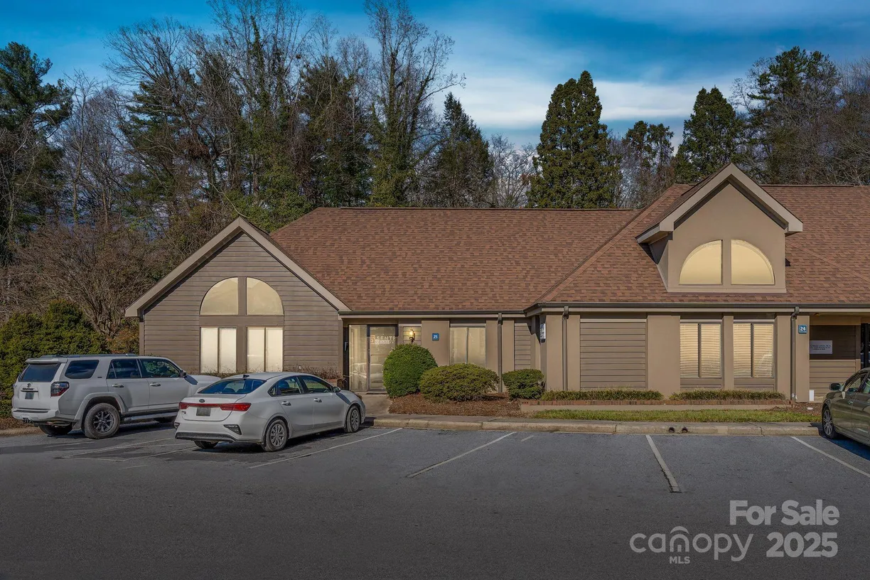 Charlotte Real Estate | View 1998 Hendersonville Road | room 2