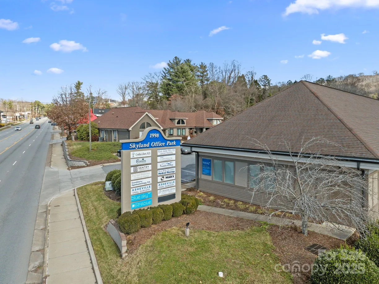 Charlotte Real Estate | View 1998 Hendersonville Road | room 1