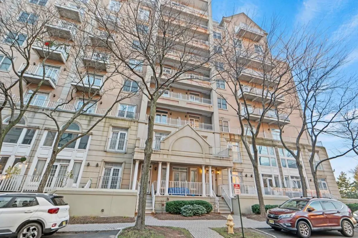 Bergen County Real Estate | View 206 Shearwater Ct West 74 | 1 Bed, 1 Bath
