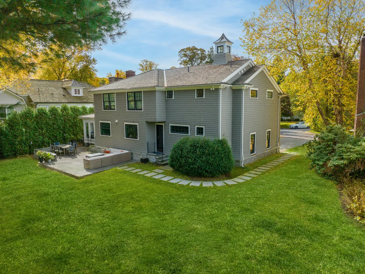 Greenwich Real Estate | View 11 Colonial Lane | 34 | View 32