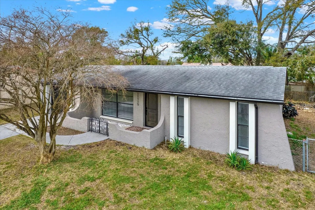 Sarasota/St. Petersburg Real Estate | View 11115 Mckinley Drive | room 1