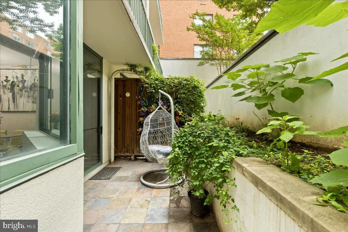 Washington Metro Area Real Estate | View 955 26th Street NW Unit# 106 | 1 Bed, 1 Bath