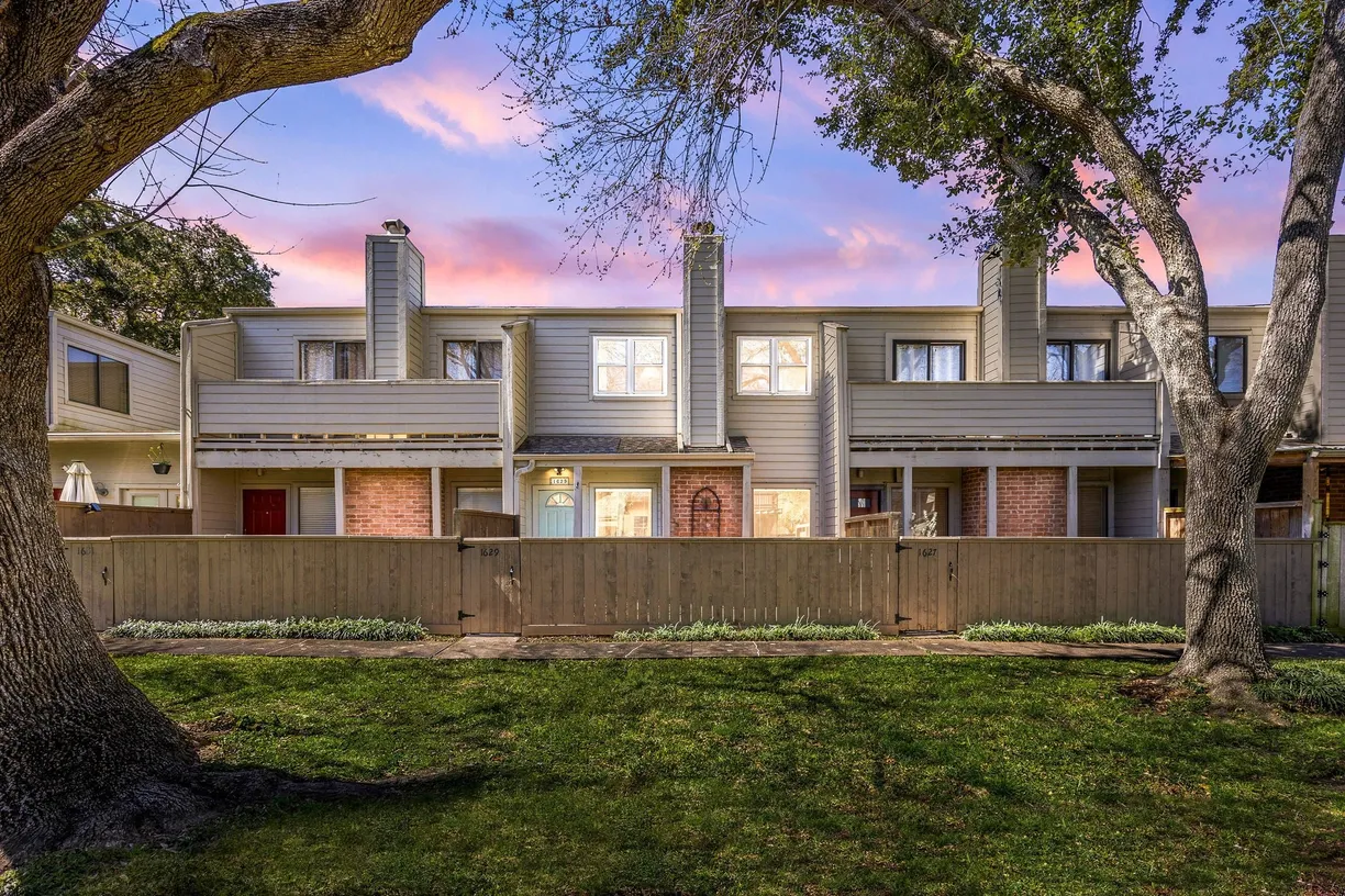 Houston Suburbs Real Estate | View 1629 Prairie Grove Drive | 2 Beds, 1 Bath