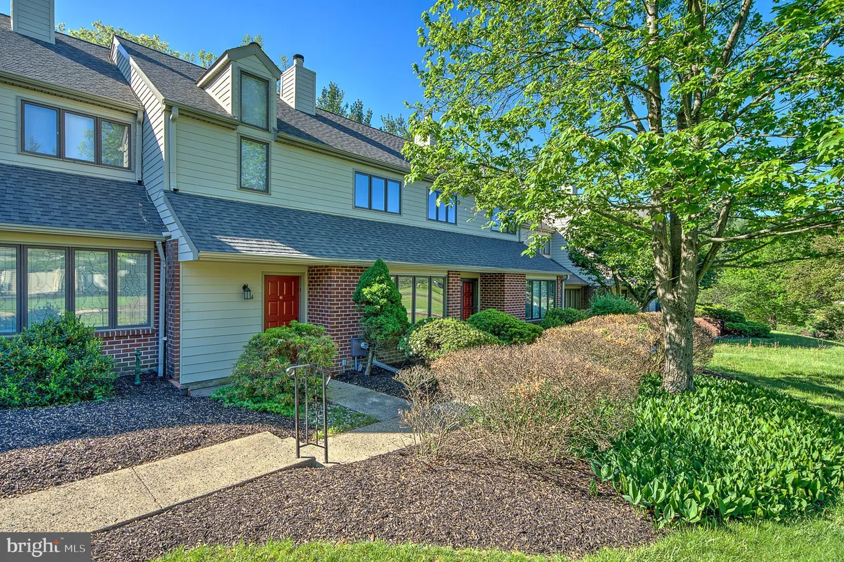 Central NJ/Bucks County, PA Real Estate | View 4 Ingham Way | 3 Beds, 2 Baths