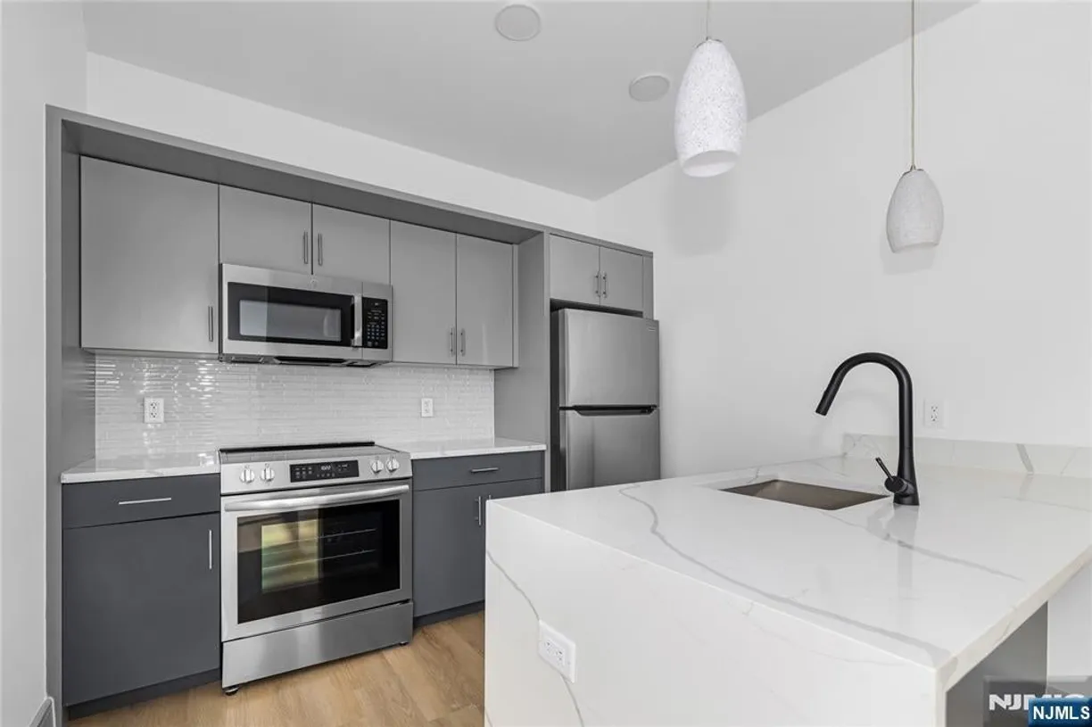 Bergen County Real Estate | View 1435 10th Street 208 | 1 Bed, 2 Baths