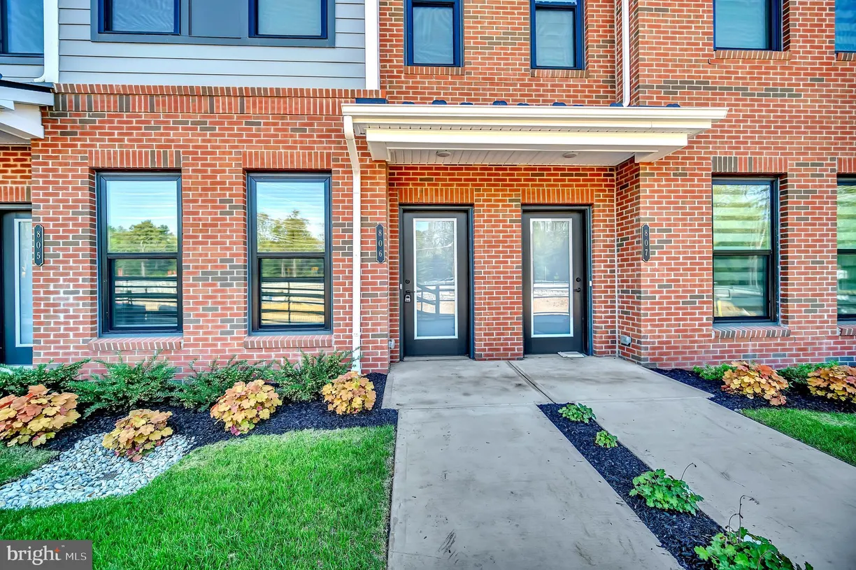 Central NJ/Bucks County, PA Real Estate | View 806 Shay Ct | 2 Beds, 2 Baths