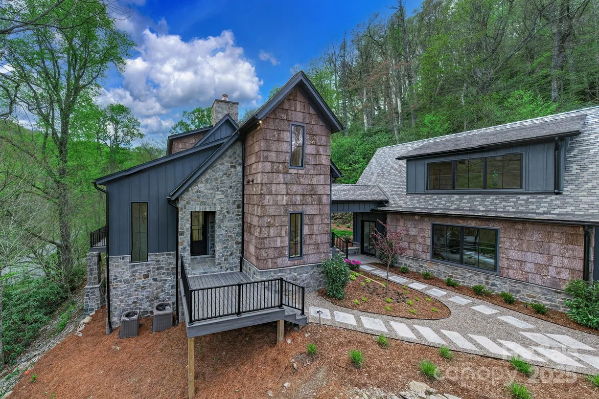 Charlotte Real Estate | View 139 Beaver Lodge Trail | room 1