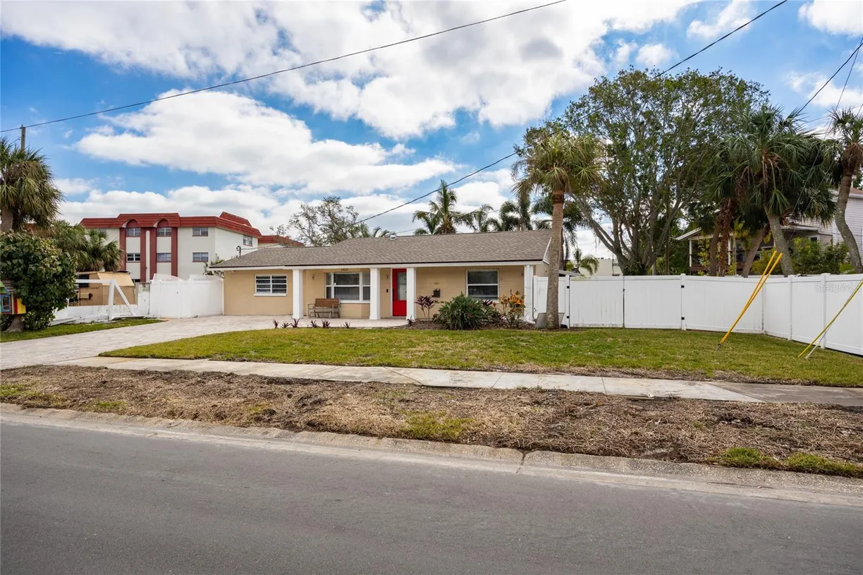 Sarasota/St. Petersburg Real Estate | View 1820 Massachusetts Avenue NE | room 1