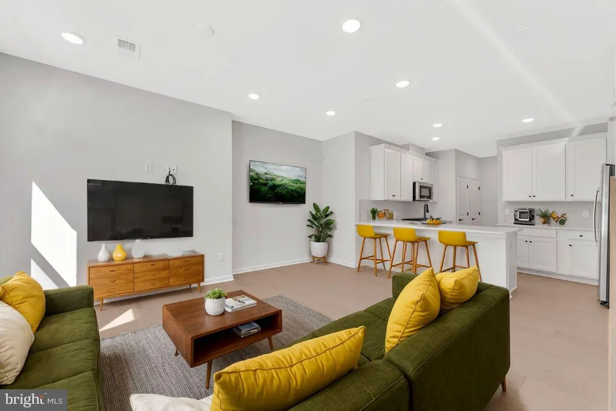Central NJ/Bucks County, PA Real Estate | View 711 Parker Boulevard | 2 Beds, 2 Baths