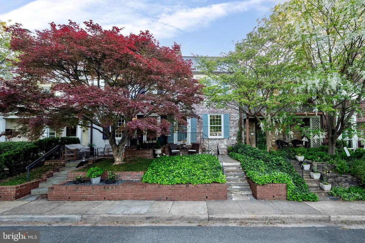 Washington Metro Area Real Estate | View 915 S Saint Asaph Street | room 1
