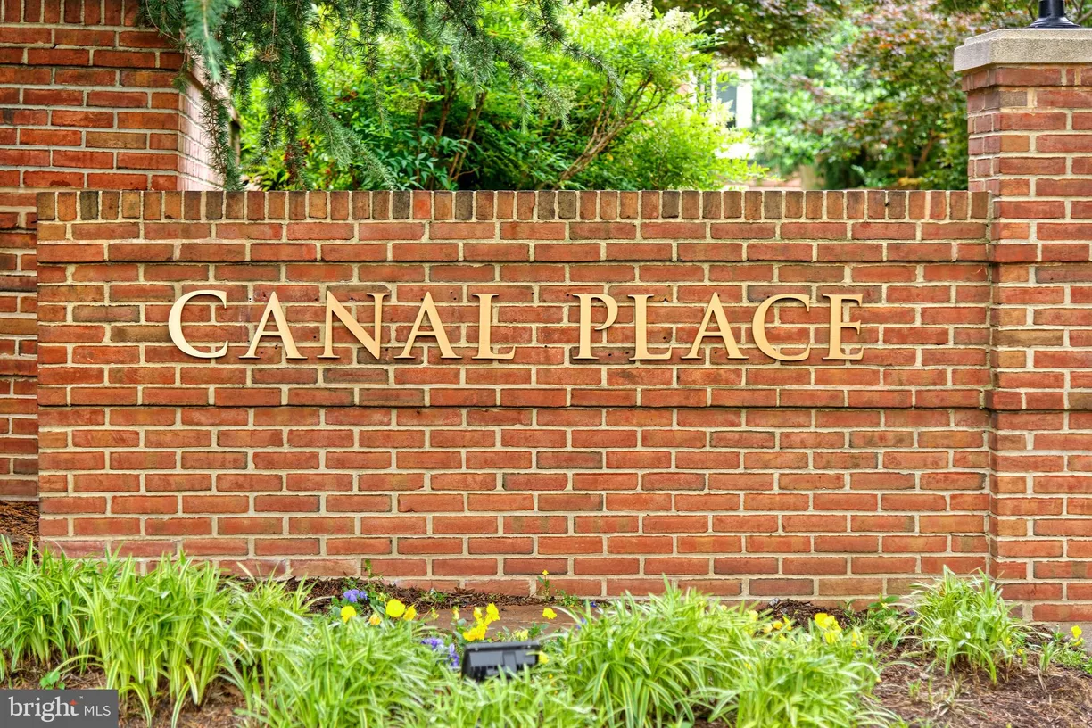 Washington Metro Area Real Estate | View 1107 N Pitt Street Unit# 1B | 1 Bed, 1 Bath