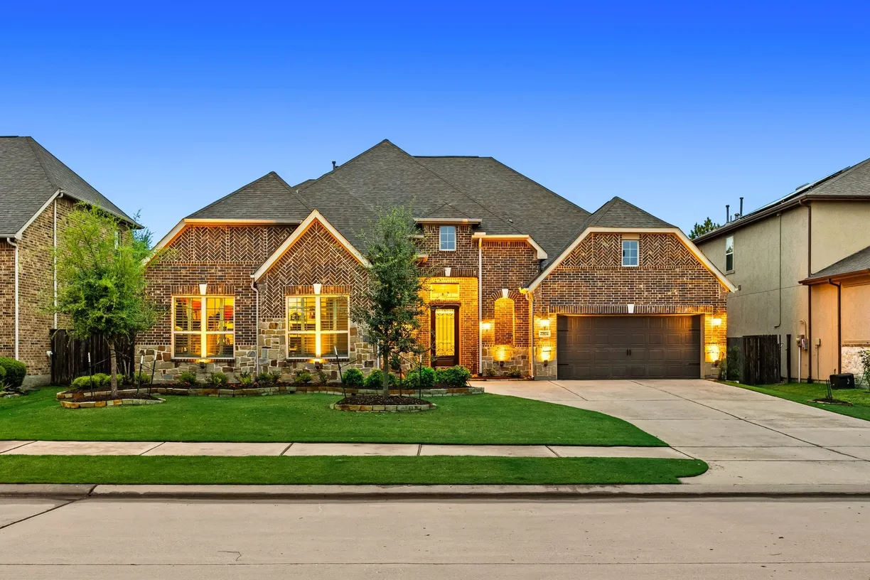 Houston Suburbs Real Estate | View 27834 Astoria Brook Lane | 4 Beds, 3 Baths