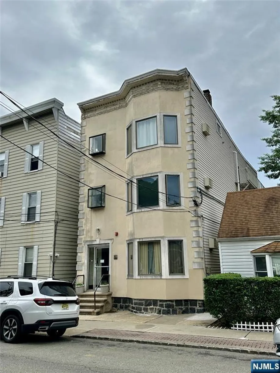 Bergen County Real Estate | View 71 Edgewater Place 2 | 2 Beds, 1 Bath