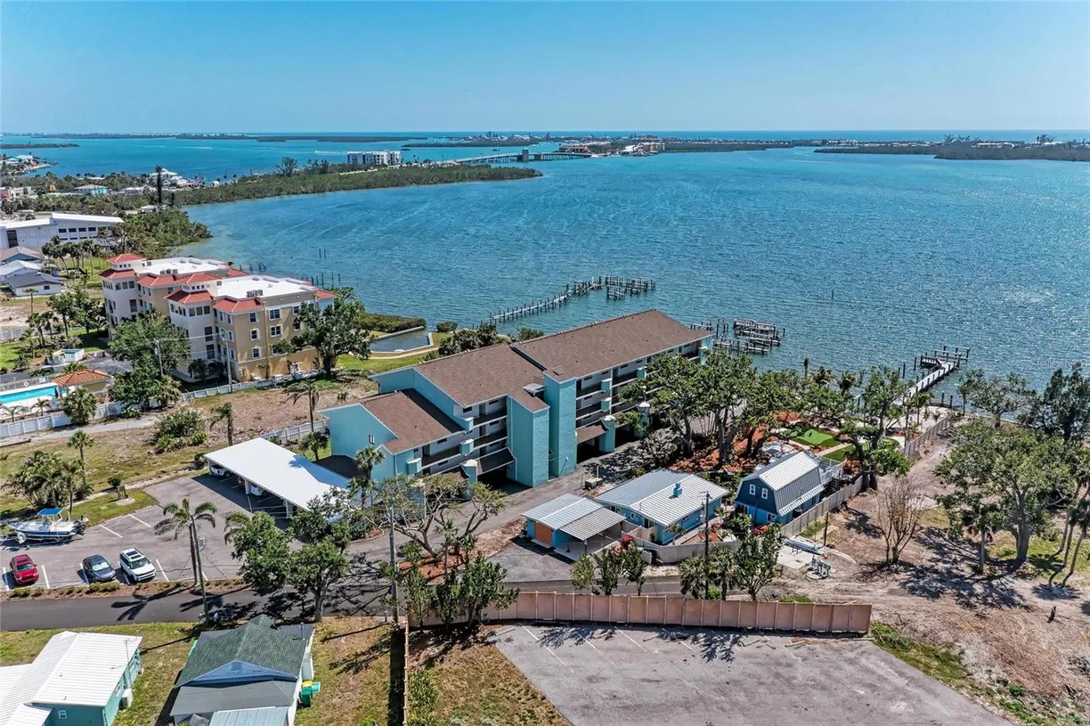 Sarasota/St. Petersburg Real Estate | View 53 W Bay Heights Road #307 | 2 Beds, 2 Baths