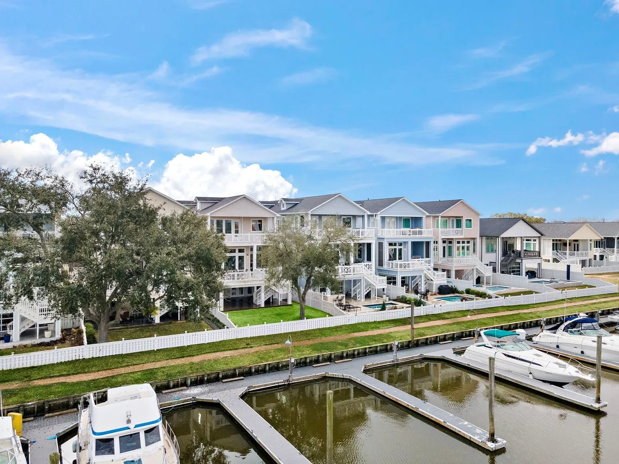 Houston Real Estate | View 2170 Marina Way | room 1