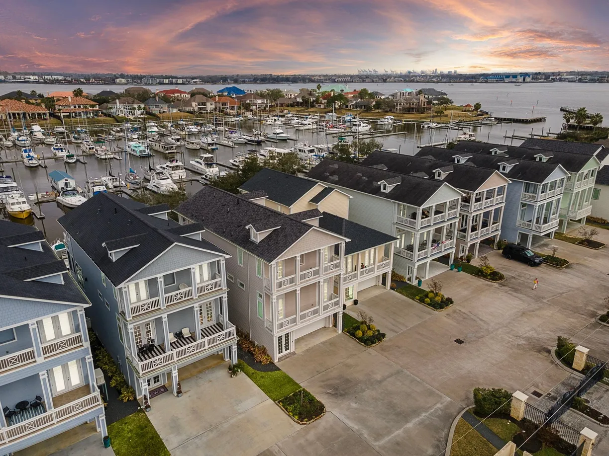 Houston Real Estate | View 2170 Marina Way | 3 Beds, 4 Baths
