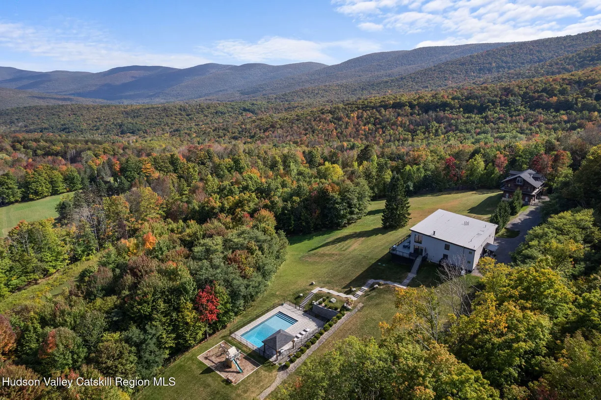 Hudson Valley Real Estate | View 88 Minew Road | 6 Beds, 7 Baths