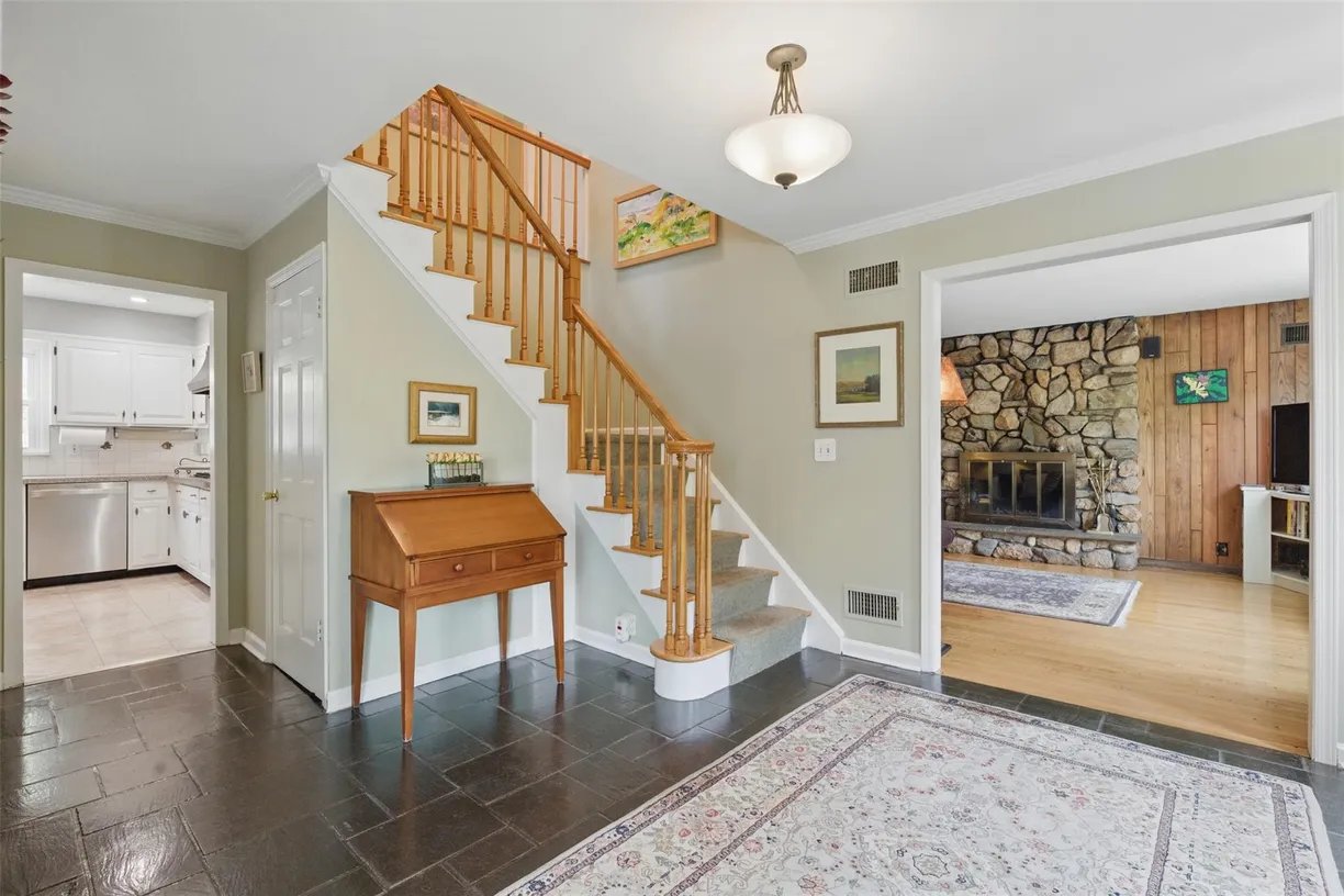 Westchester Real Estate | View 33 Mulligan Lane | room 2