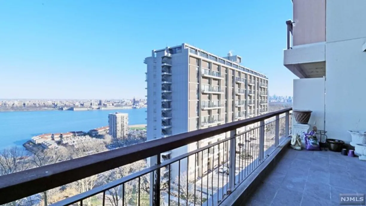 Rockland/Orange/NJ Real Estate | View 2 Horizon Road Unit# 1016 | room 4 | View 5
