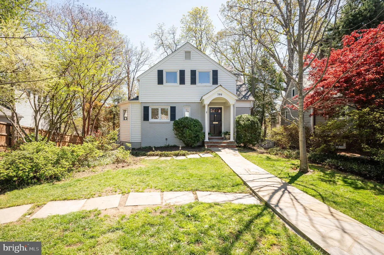 Washington Metro Area Real Estate | View 708 S Overlook Drive | 3 Beds, 2 Baths