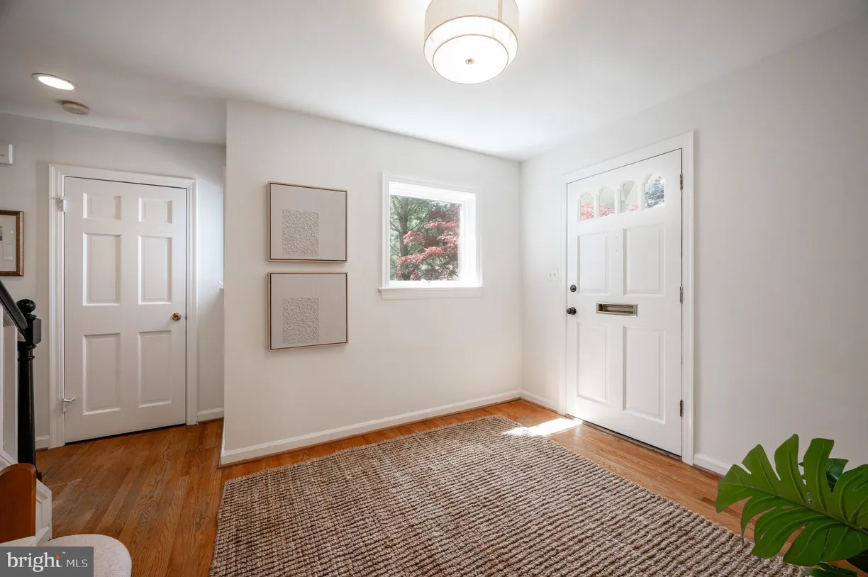 Washington Metro Area Real Estate | View 708 S Overlook Drive | room 2