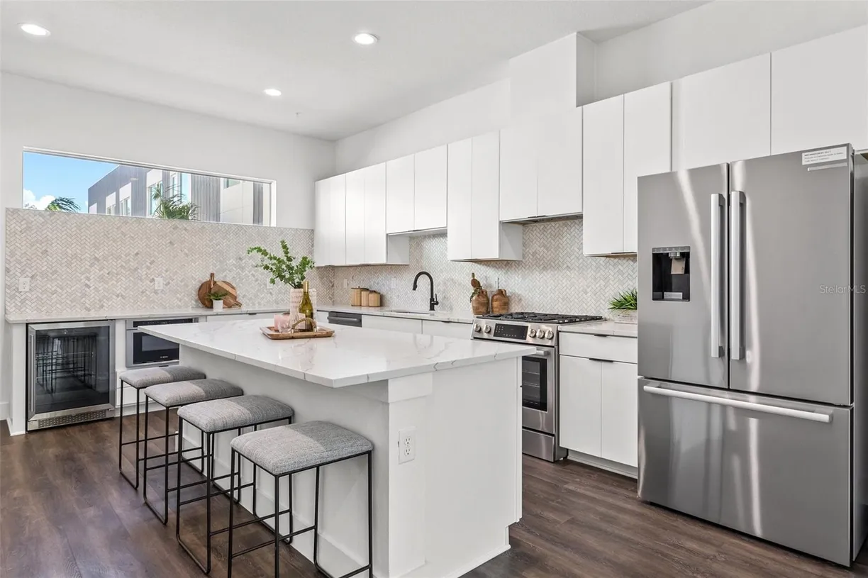 Sarasota/St. Petersburg Real Estate | View 883 6th Avenue S | room 2