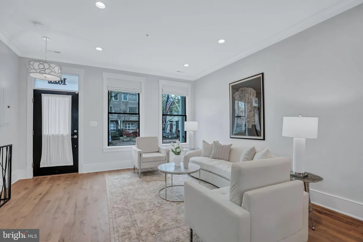 Washington Metro Area Real Estate | View 1622 E Street SE | room 2