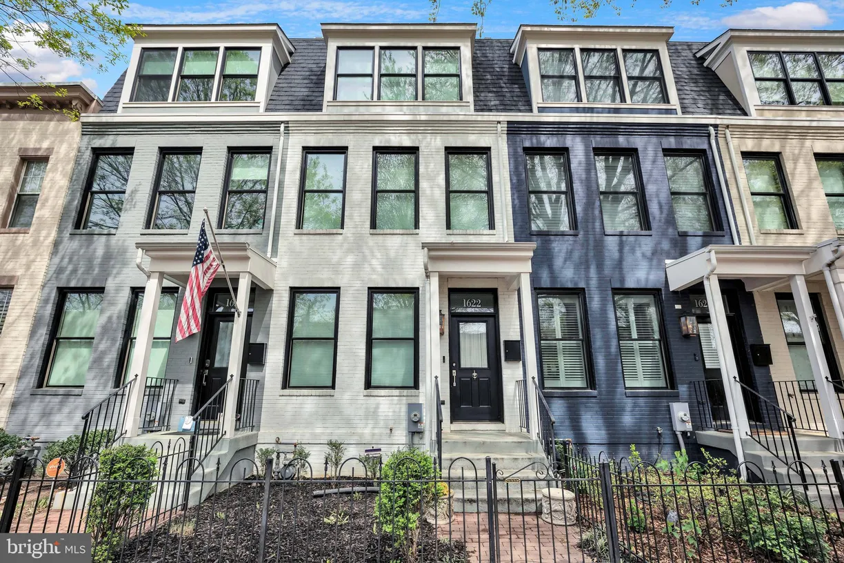 Washington Metro Area Real Estate | View 1622 E Street SE | room 1