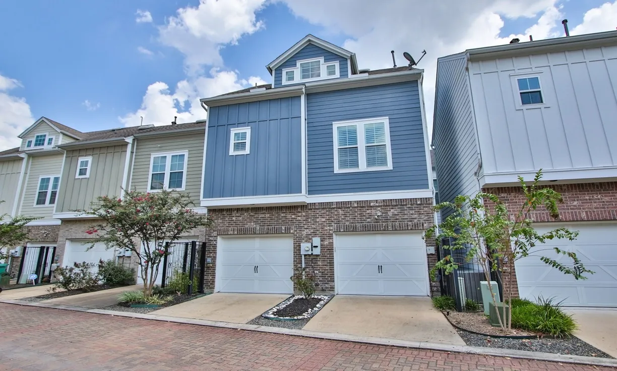 The Woodlands Real Estate | View 15 E Breezy Way | room 1