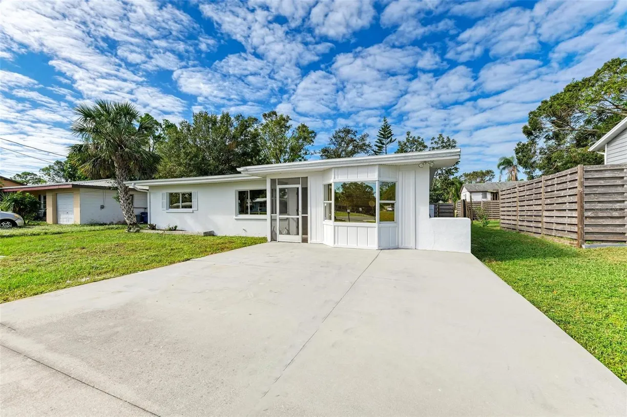Sarasota/St. Petersburg Real Estate | View 818 Padgett Avenue | room 2