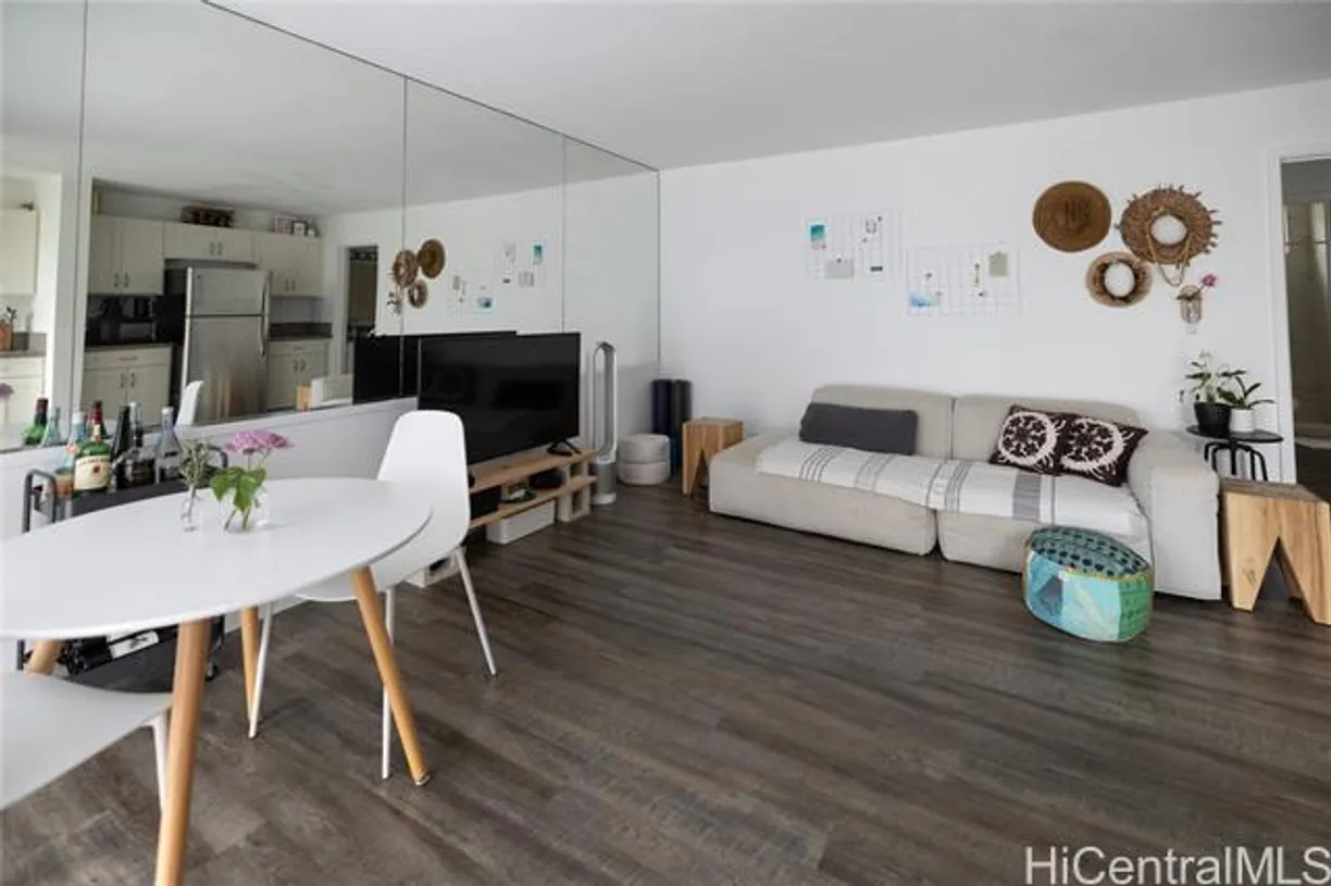Hawaii Real Estate | View 2328 Seaview Avenue, #204 | 1 Bed, 1 Bath